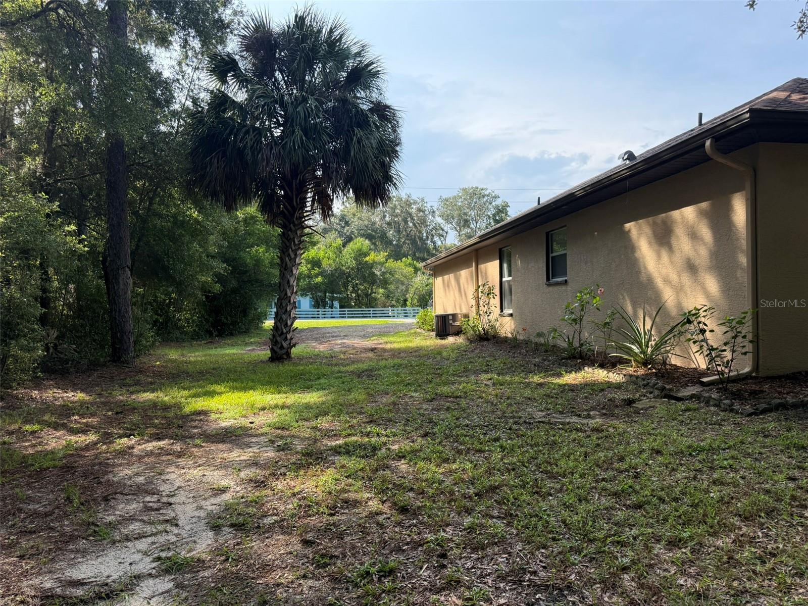 Image 14 of 56 For 9735 Dunnellon Road 31