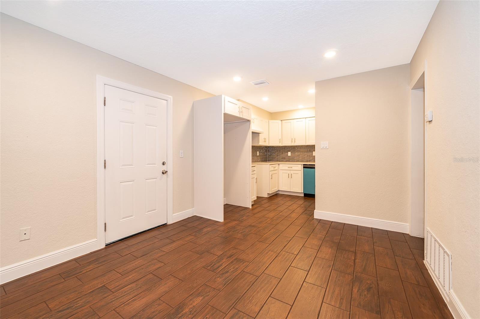 Image 17 of 24 For 1221 Elinore Drive