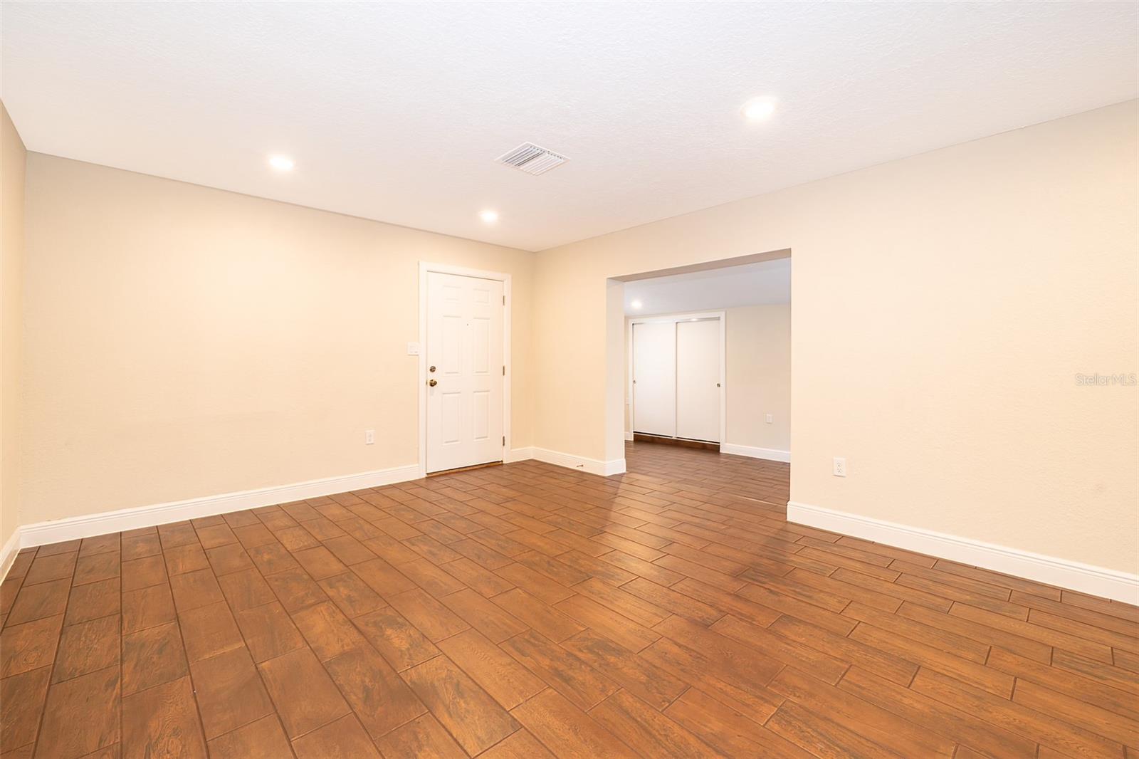 Image 18 of 24 For 1221 Elinore Drive