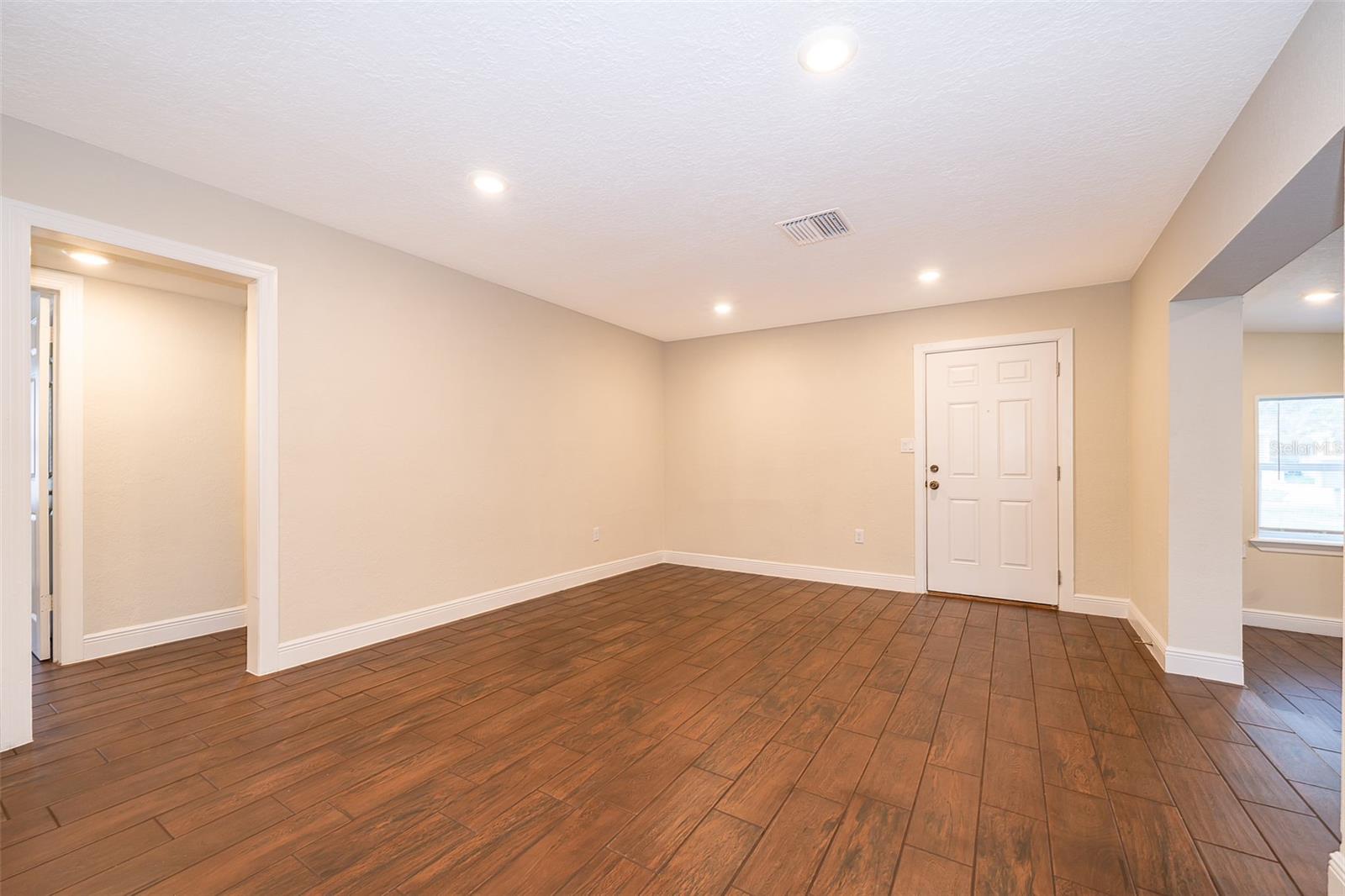 Image 19 of 24 For 1221 Elinore Drive