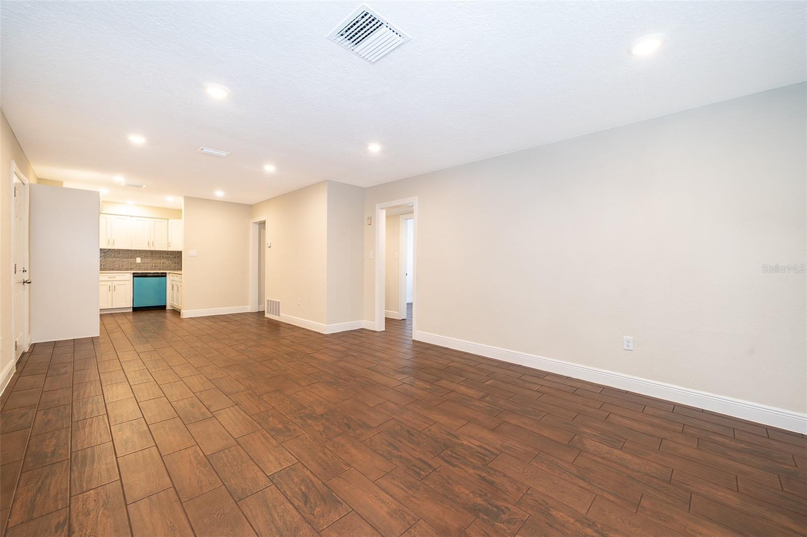 Image 21 of 24 For 1221 Elinore Drive