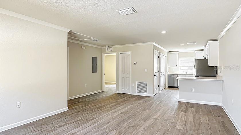 Listing photo id 12 for 9011 Travis Drive
