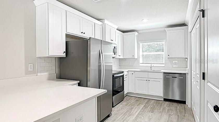 Listing photo id 3 for 9011 Travis Drive