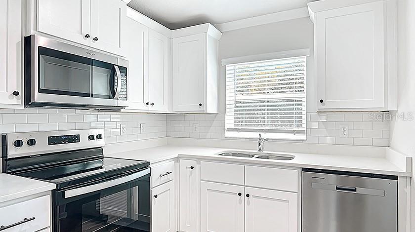 Listing photo id 4 for 9011 Travis Drive
