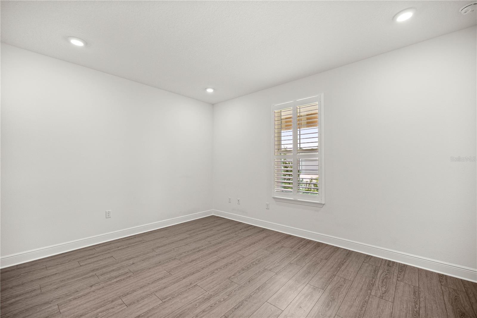 Image 11 of 47 For 5711 78th Avenue