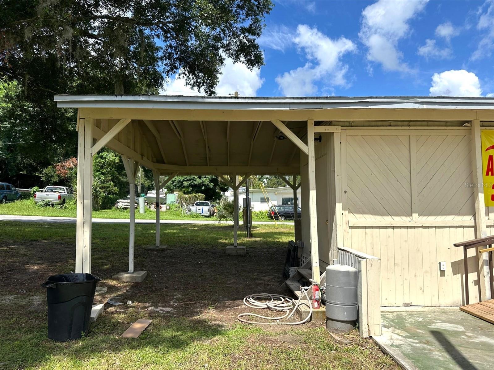 Listing photo id 13 for 4662 Carl G Rose Highway