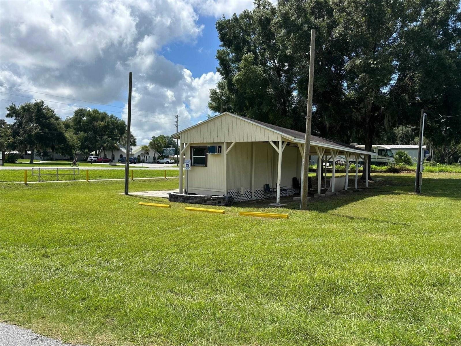 Listing photo id 16 for 4662 Carl G Rose Highway