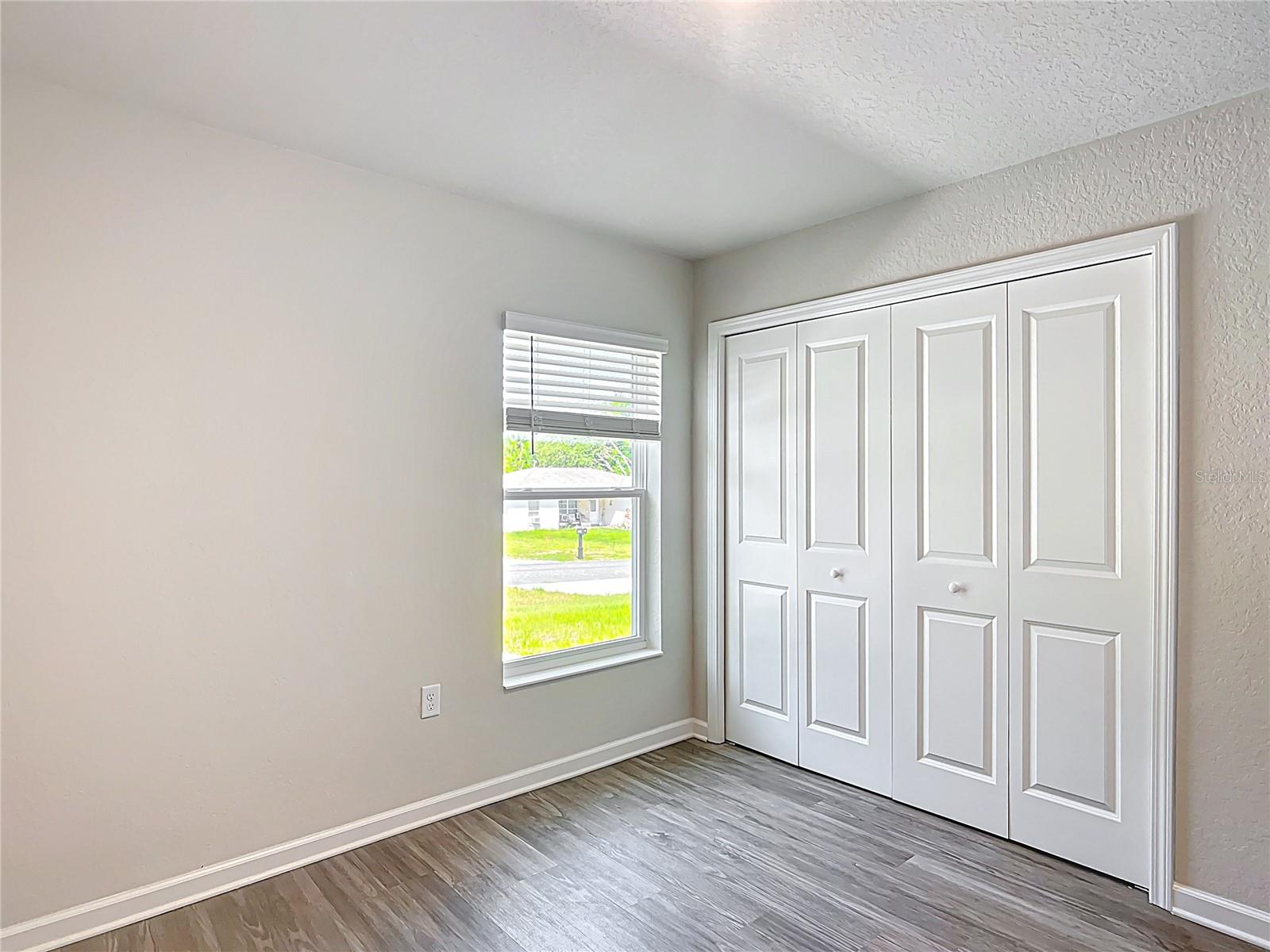Listing photo id 8 for 9195 Peachtree Way