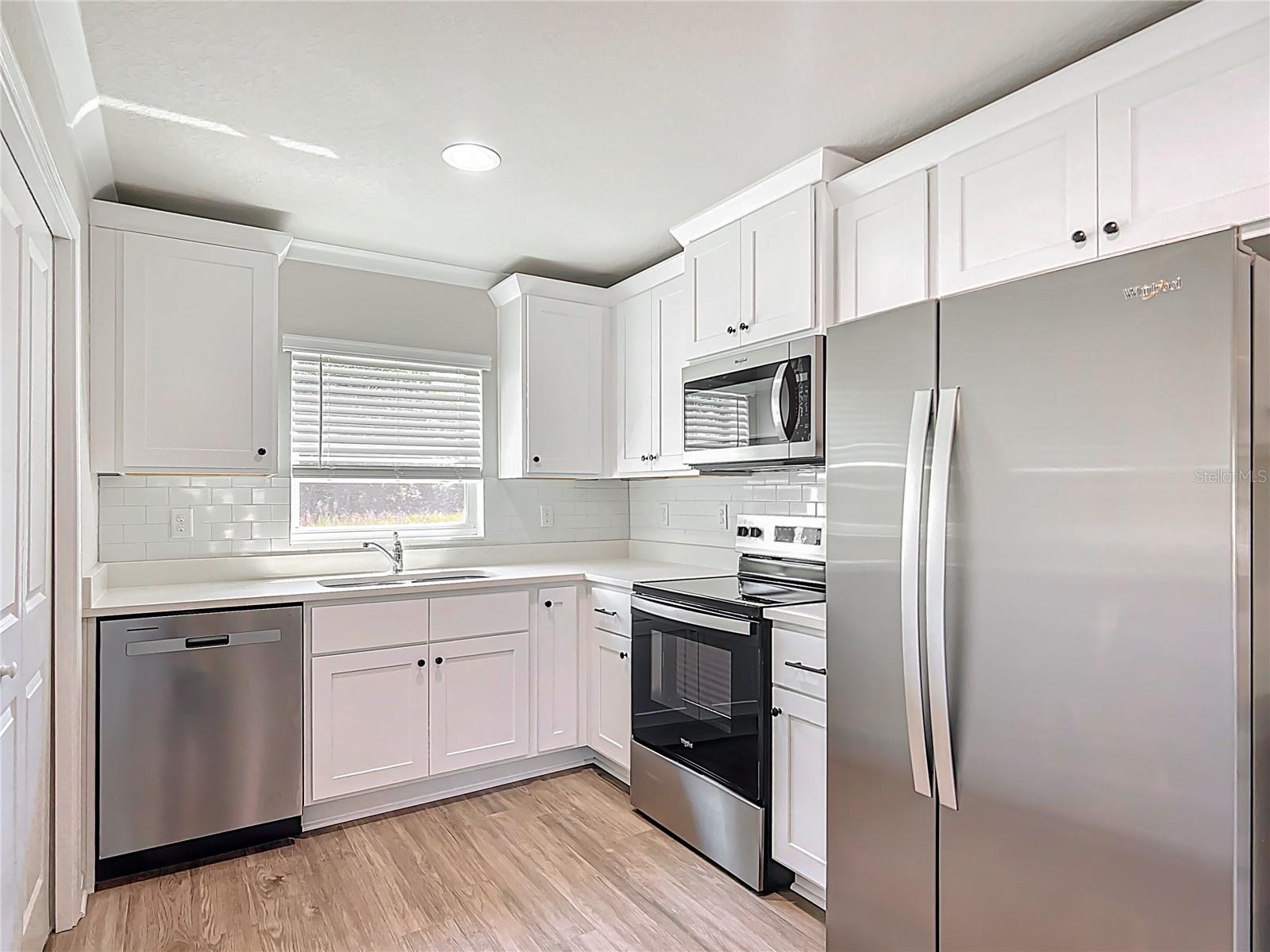 Listing photo id 16 for 9195 Peachtree Way