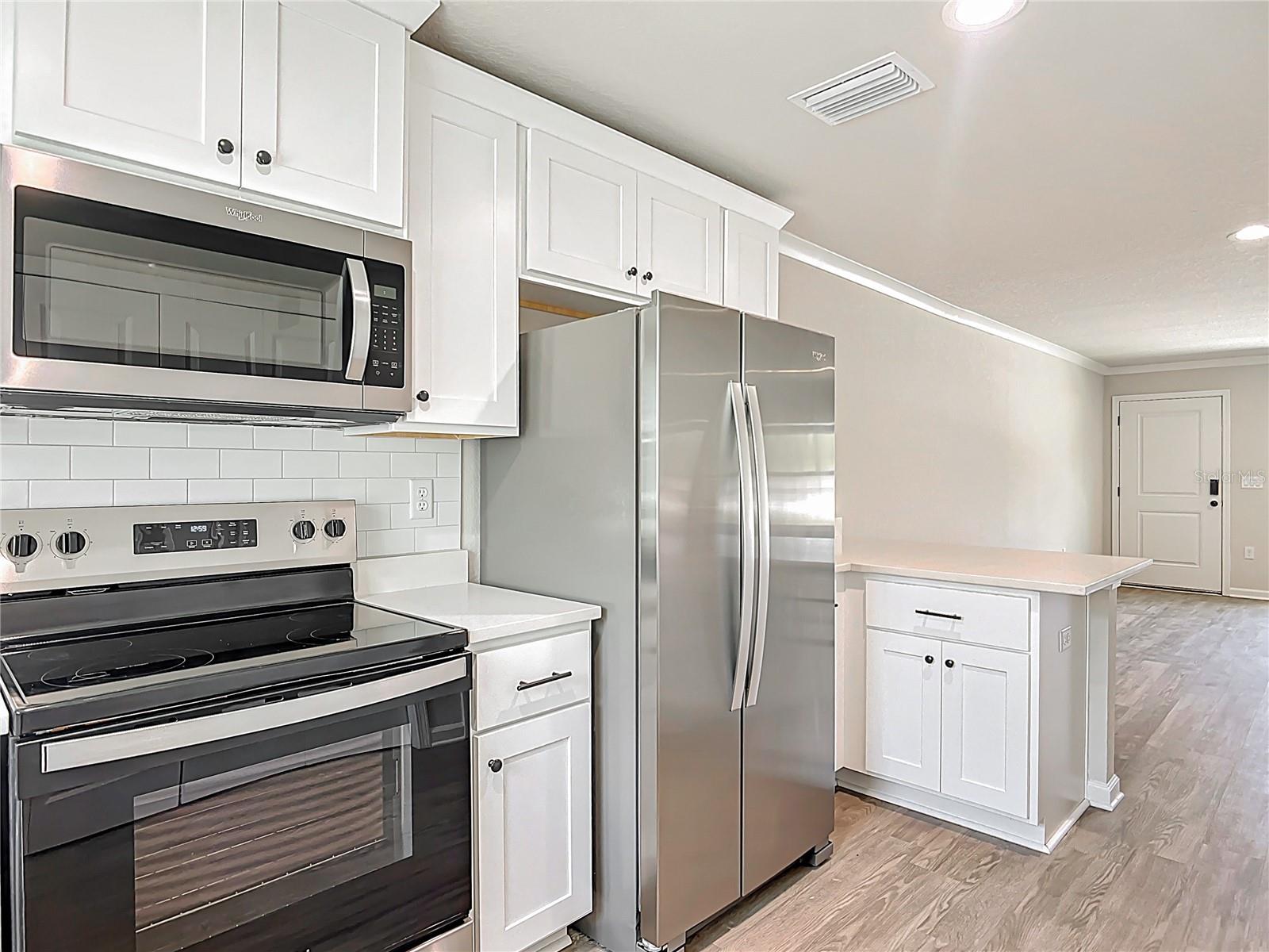 Listing photo id 17 for 9195 Peachtree Way