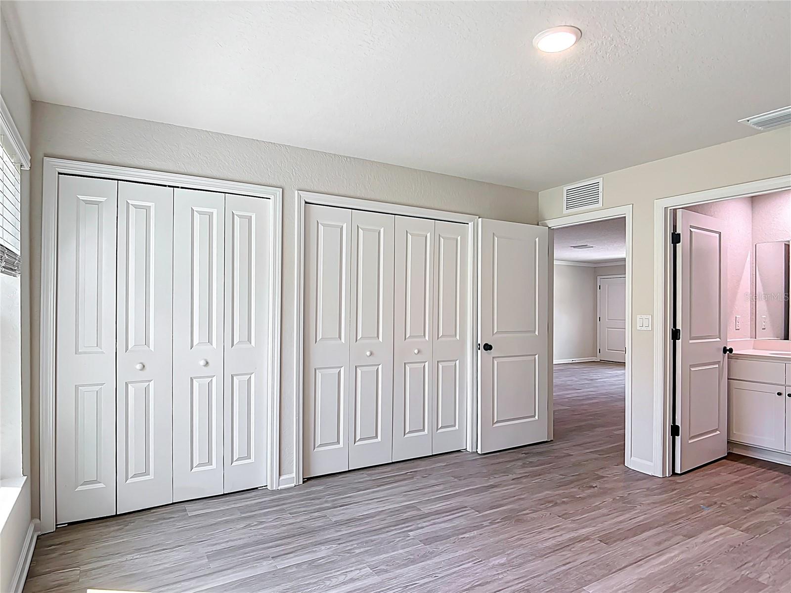 Listing photo id 21 for 9195 Peachtree Way