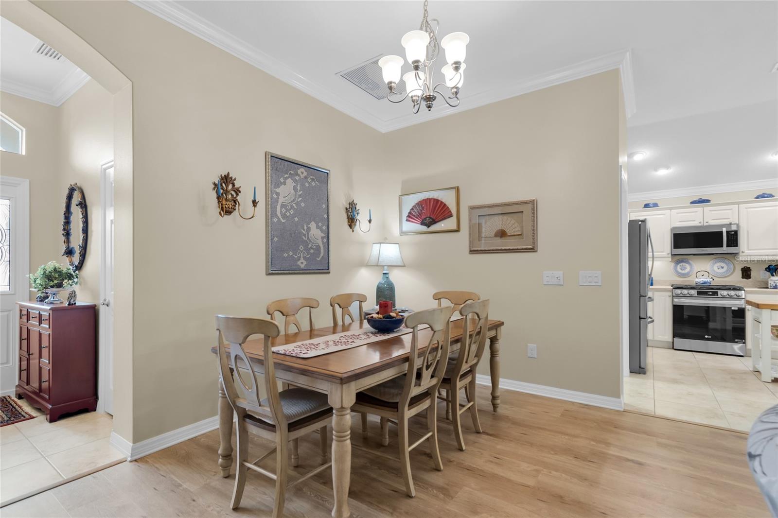 Listing photo id 5 for 491 Harlow Lane