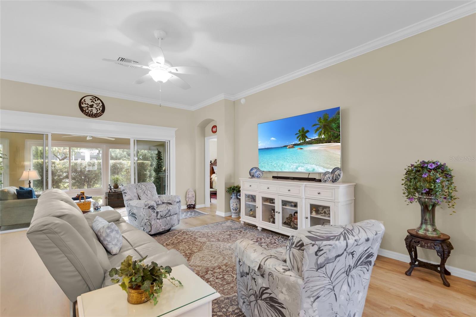 Listing photo id 6 for 491 Harlow Lane