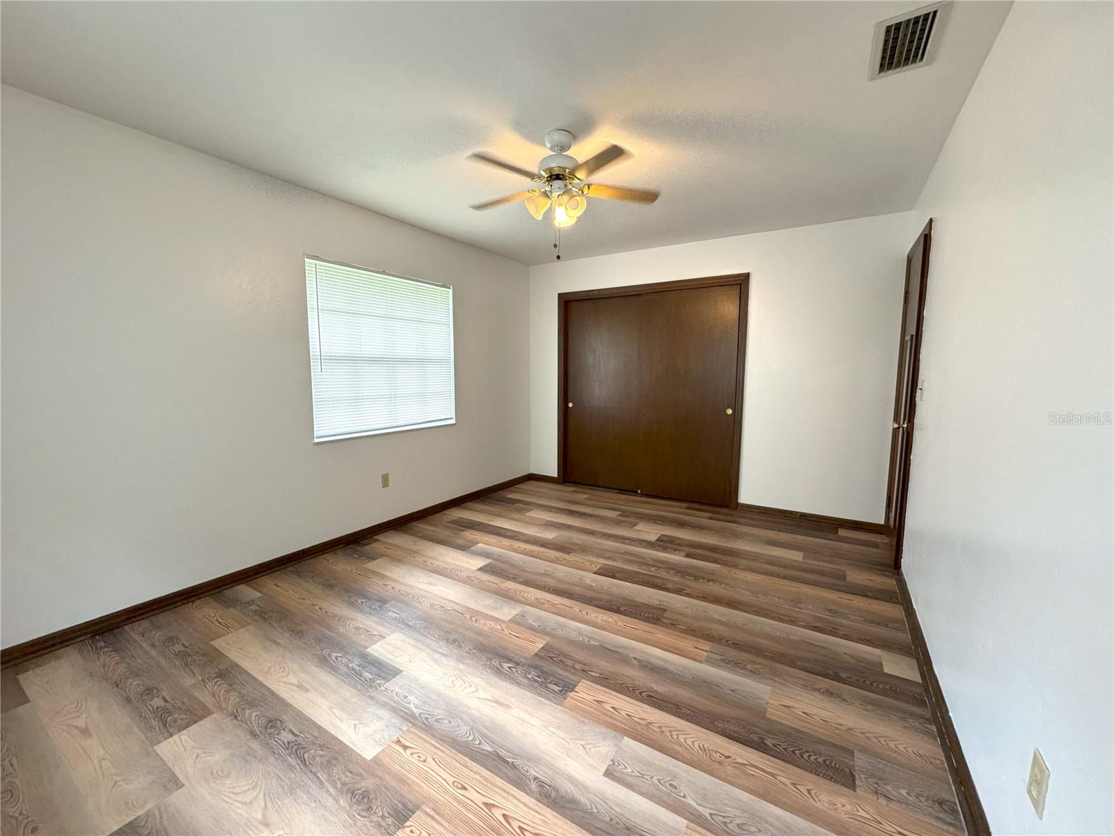 Listing photo id 8 for 6001 Penrose Street