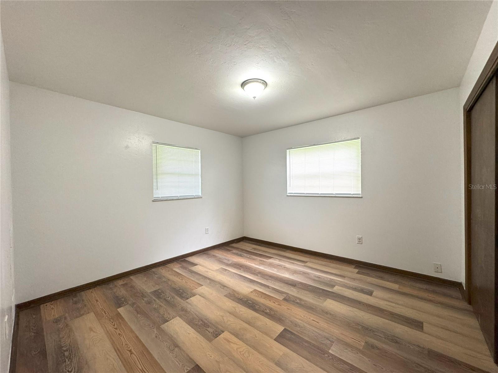 Listing photo id 3 for 6001 Penrose Street