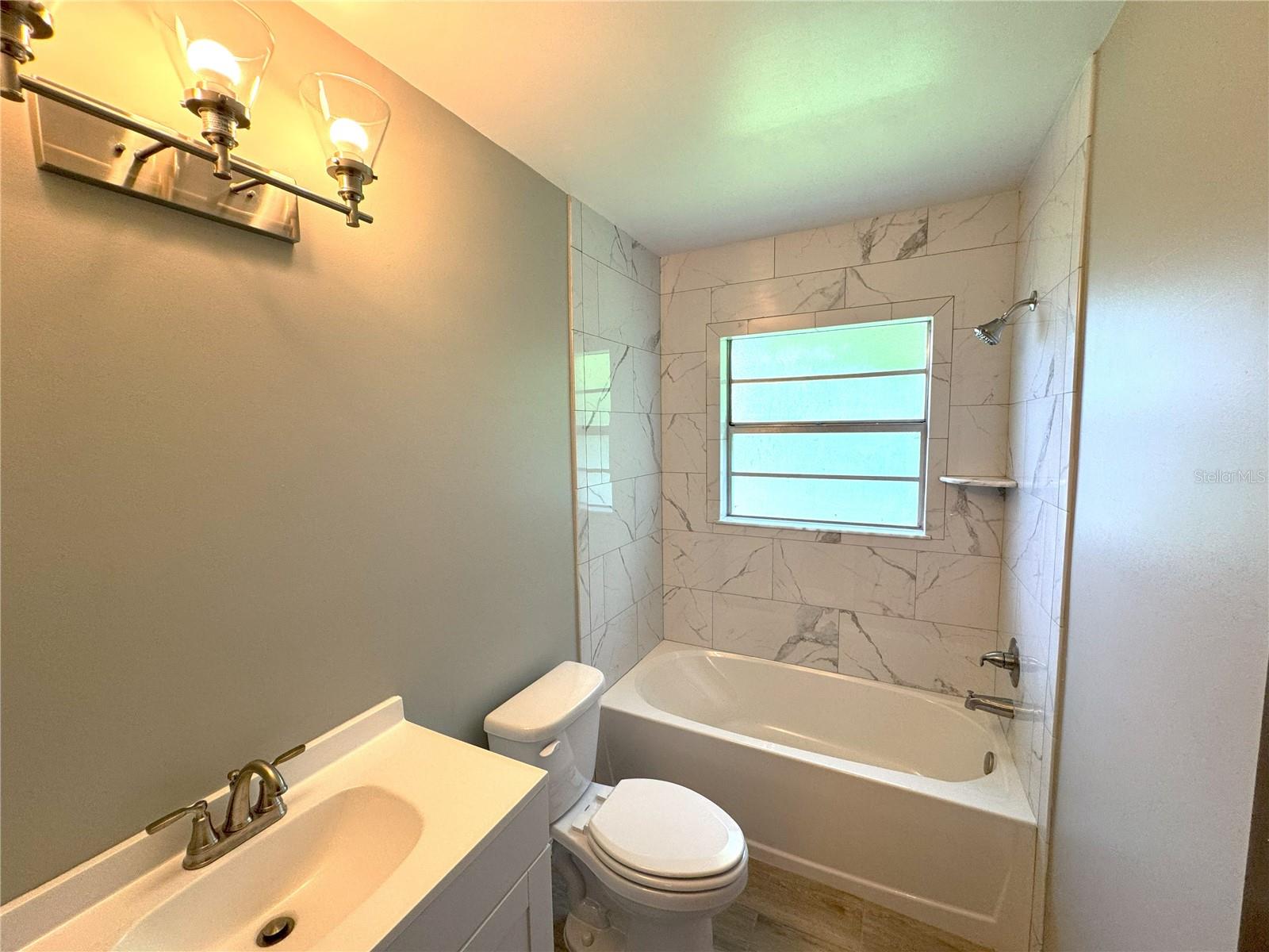 Listing photo id 5 for 6001 Penrose Street