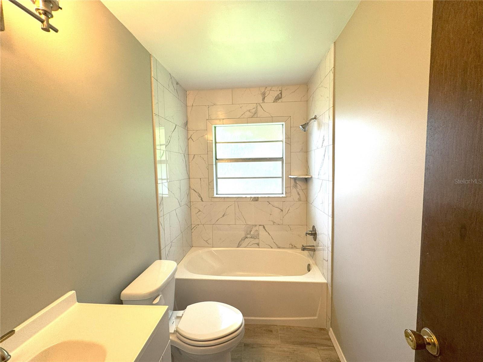 Listing photo id 6 for 6001 Penrose Street