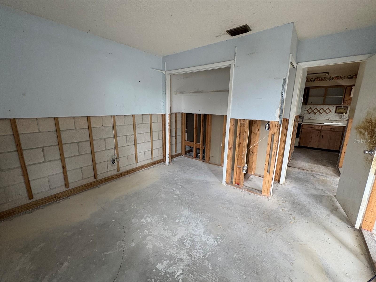 Image 7 of 15 For 408 Northlake Drive