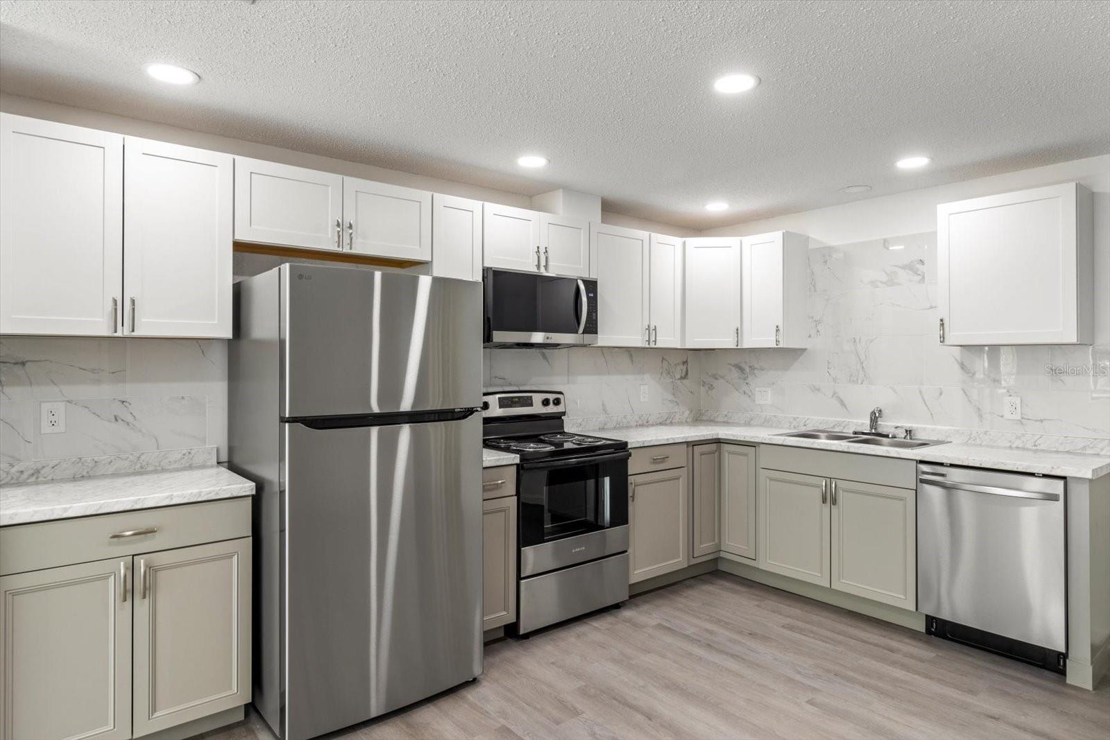 Listing photo id 10 for 5700 Calgary Terrace