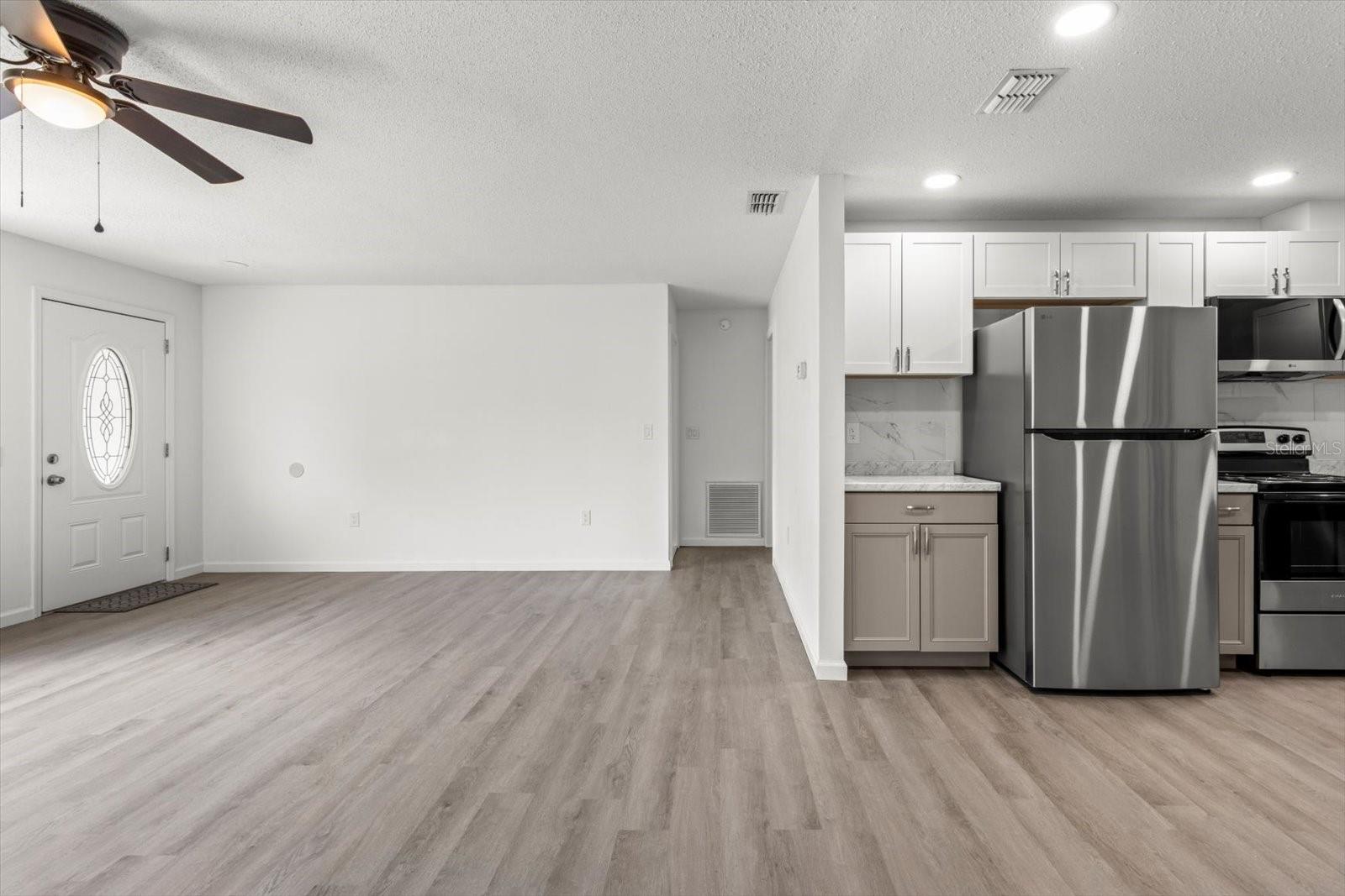 Listing photo id 11 for 5700 Calgary Terrace