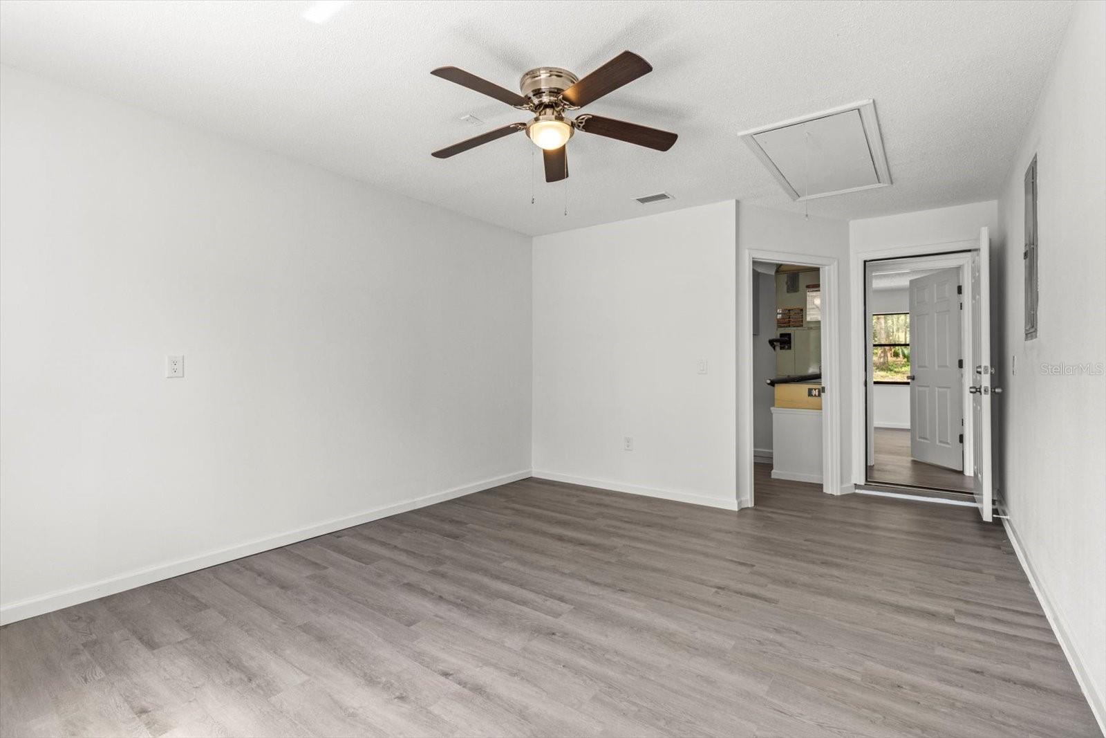 Listing photo id 25 for 5700 Calgary Terrace