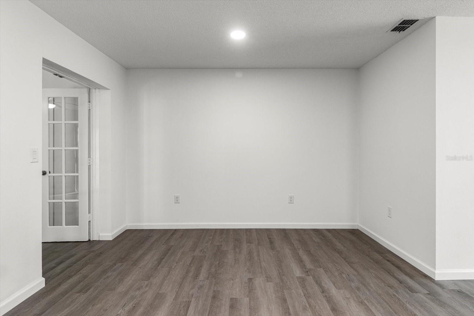 Listing photo id 29 for 5700 Calgary Terrace
