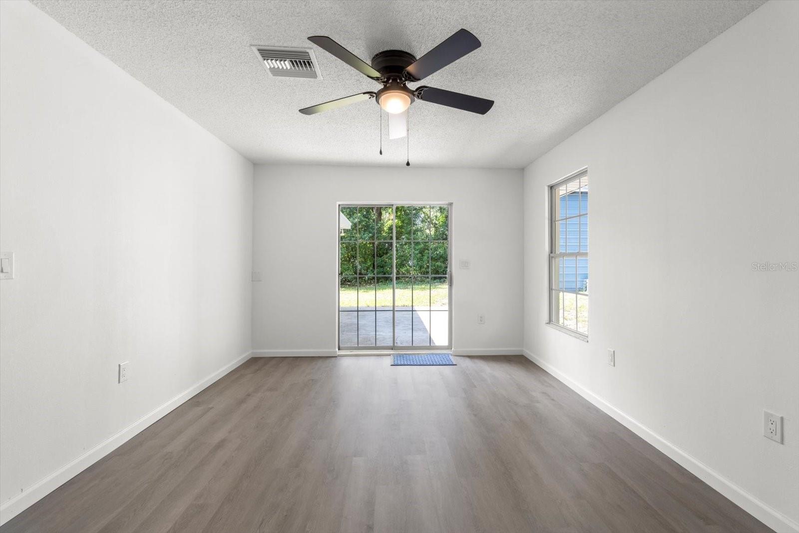 Listing photo id 6 for 5700 Calgary Terrace