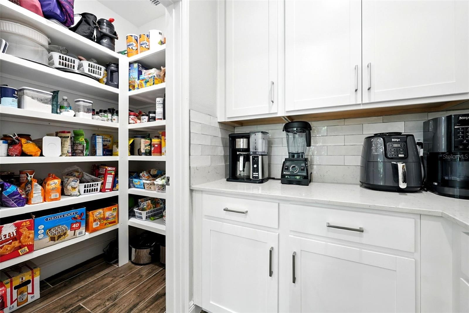 Image 18 of 61 For 469 38th Street