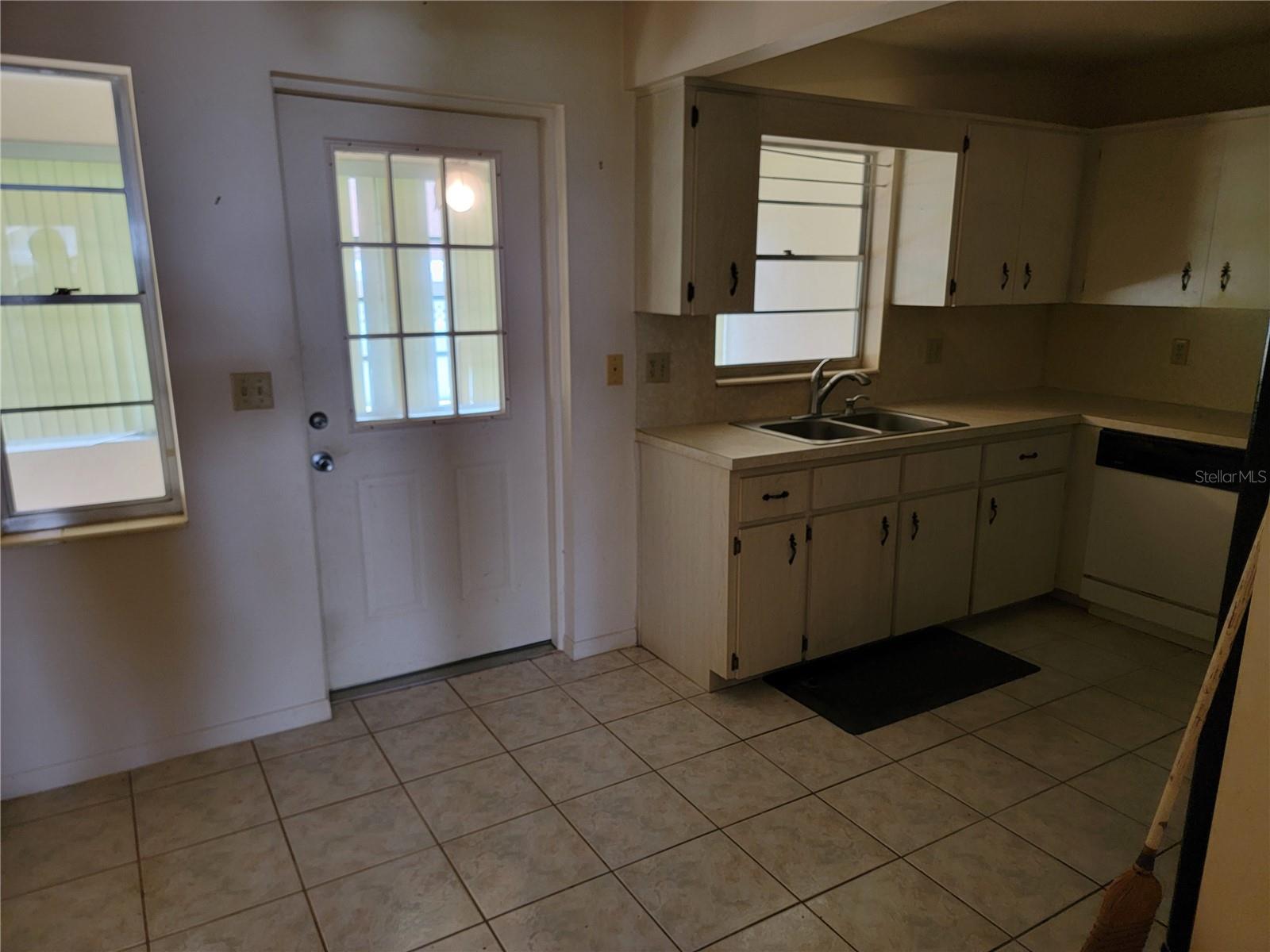 Image 19 of 31 For 8710 96th Street C