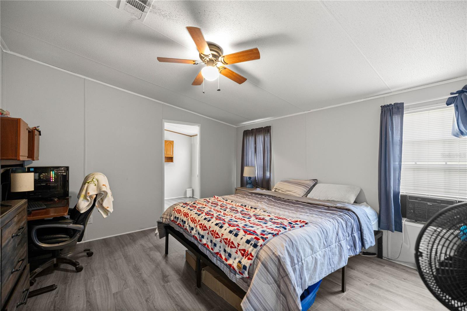 Image 17 of 27 For 4440 40th Avenue