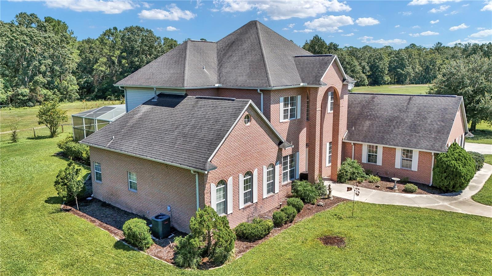 Listing photo id 1 for 1309 Bessent Road