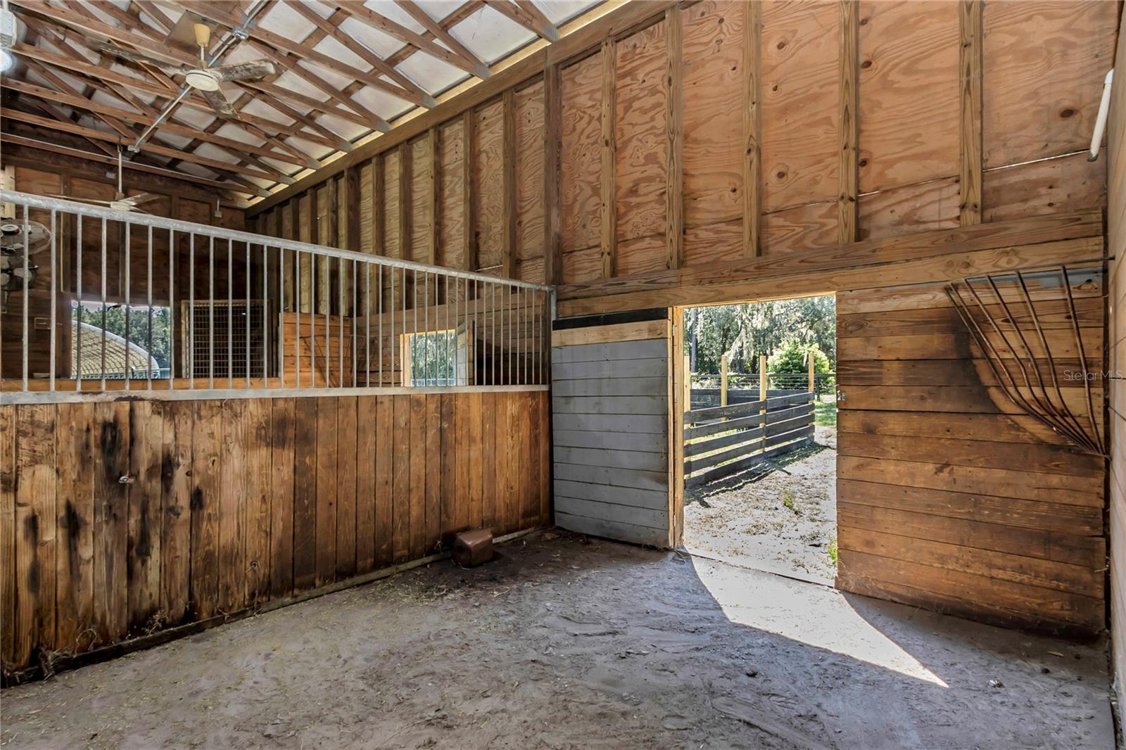 Listing photo id 47 for 1309 Bessent Road