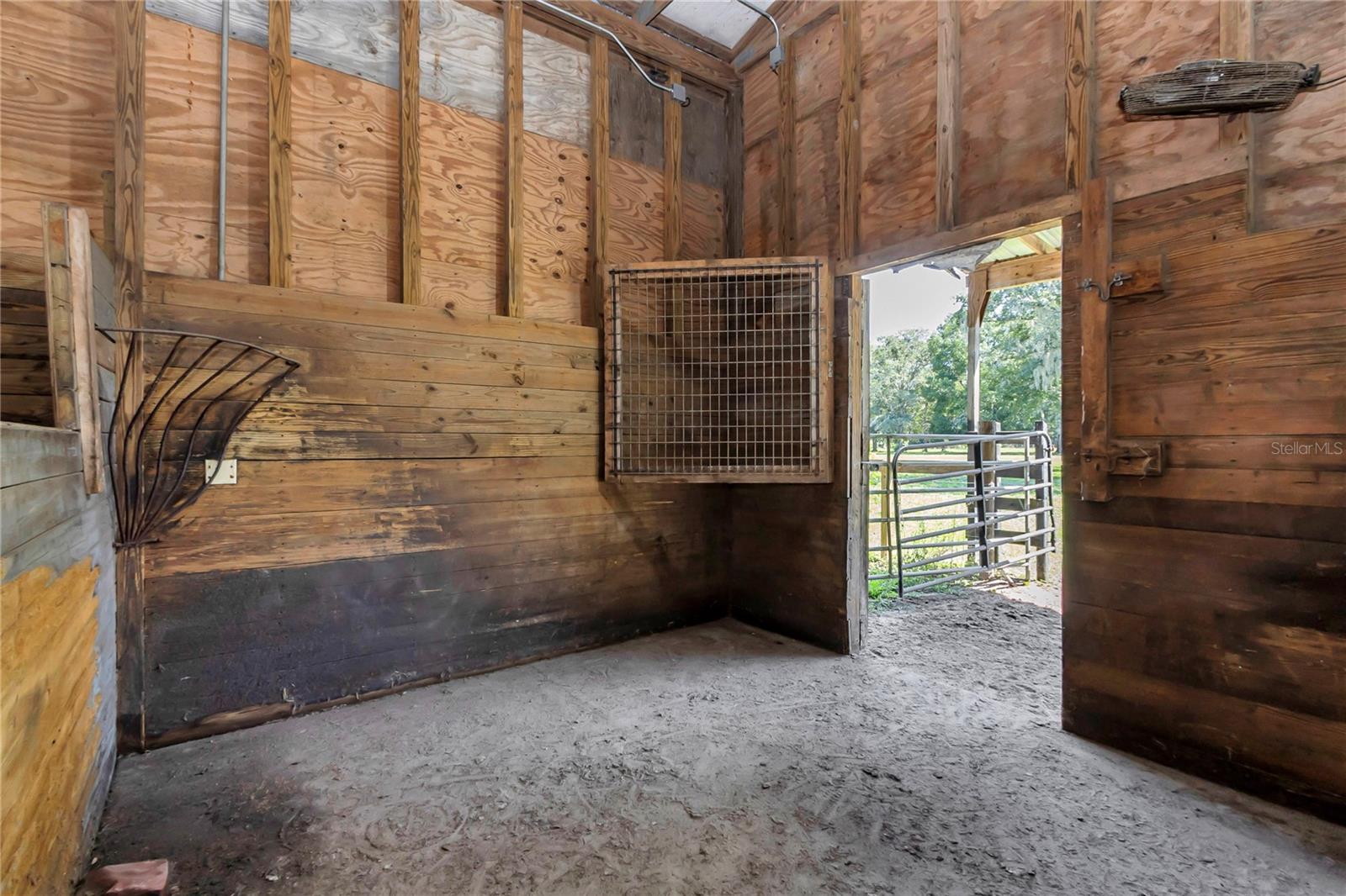 Listing photo id 51 for 1309 Bessent Road