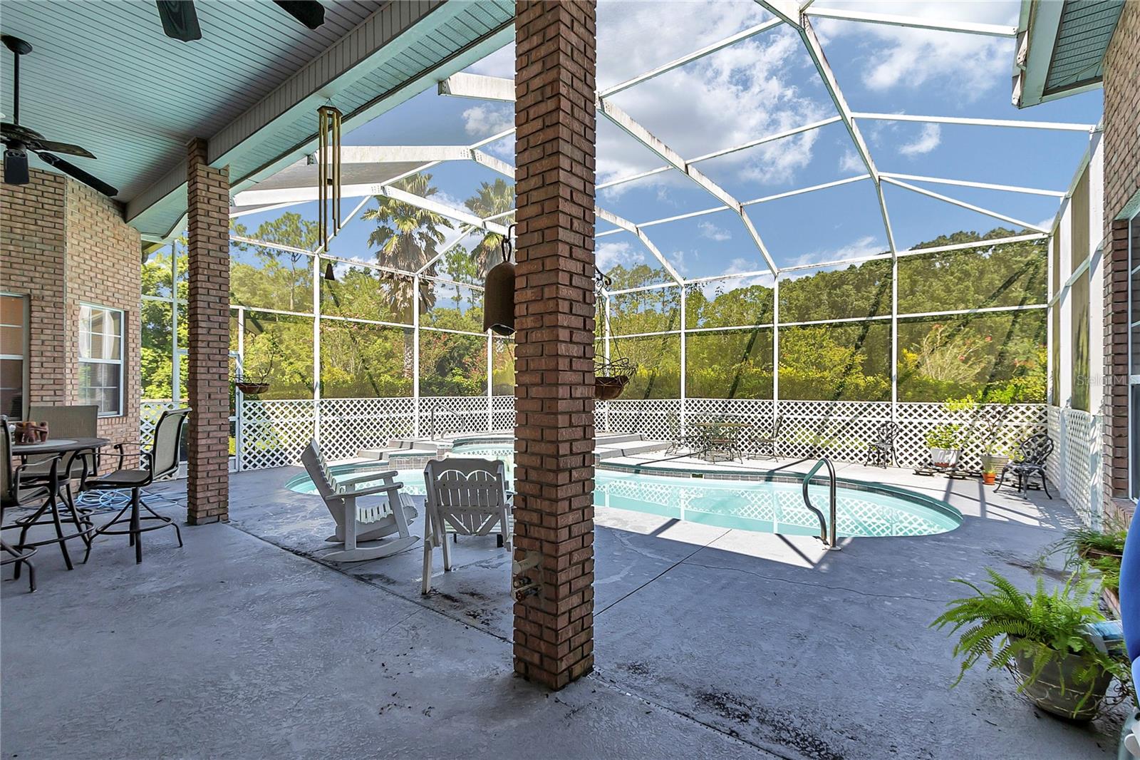 Listing photo id 56 for 1309 Bessent Road