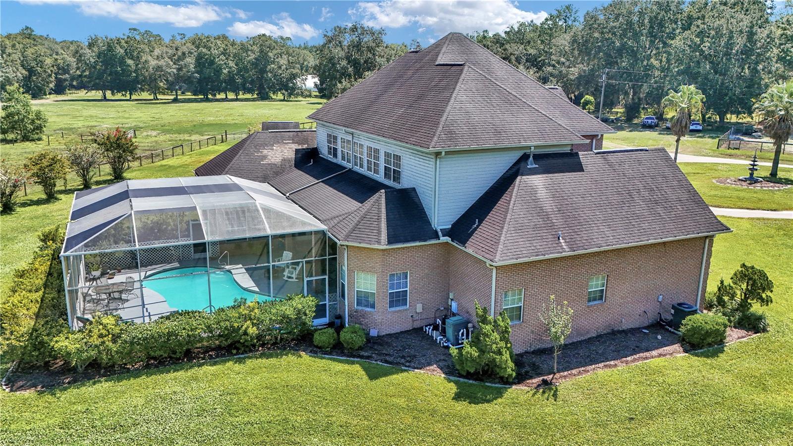 Listing photo id 5 for 1309 Bessent Road