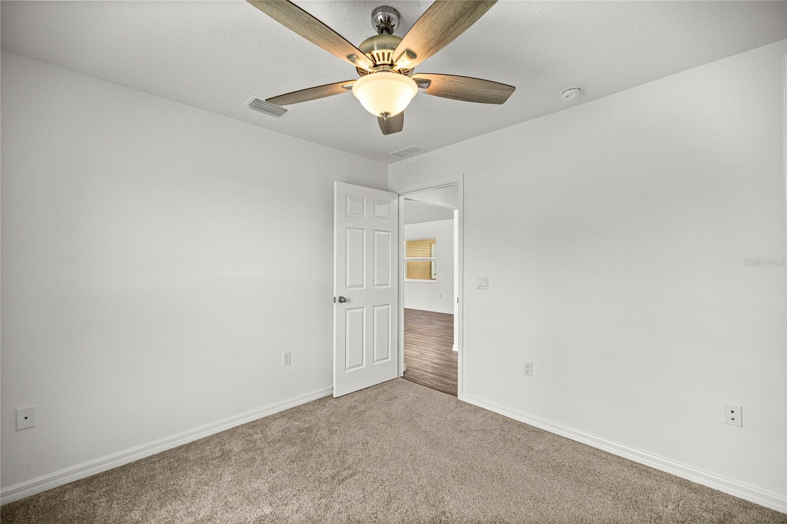 Image 19 of 35 For 4490 Maryland Street