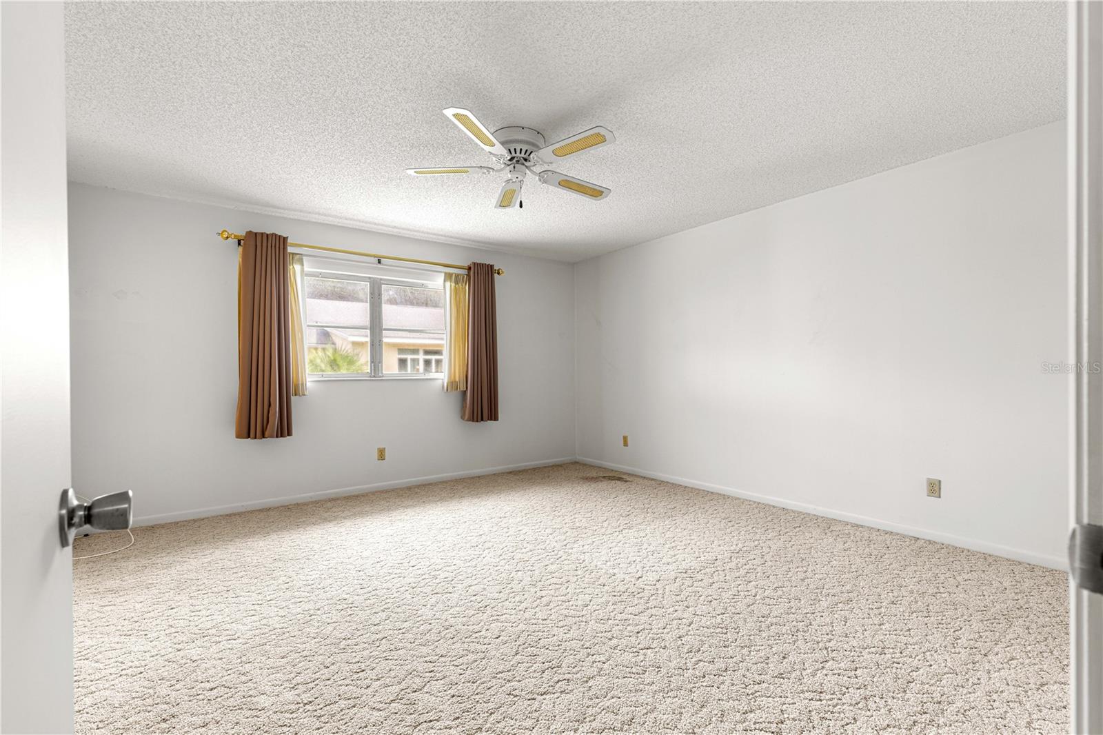 Image 15 of 22 For 8705 95th Street C