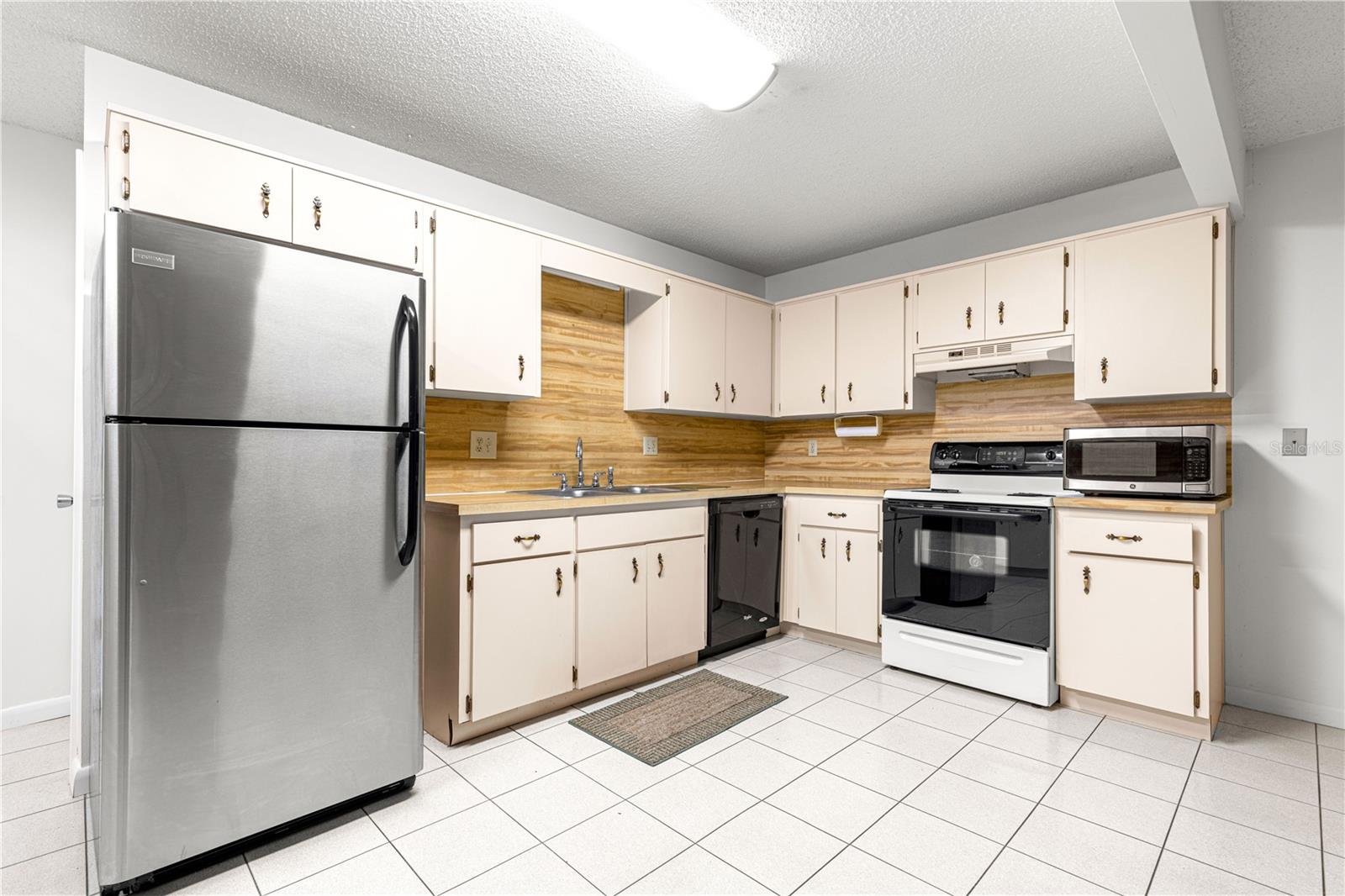 Image 7 of 22 For 8705 95th Street C