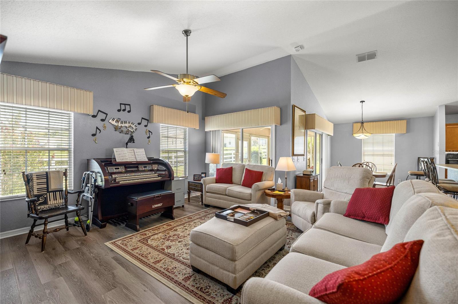 Image 17 of 36 For 11193 173rd Place