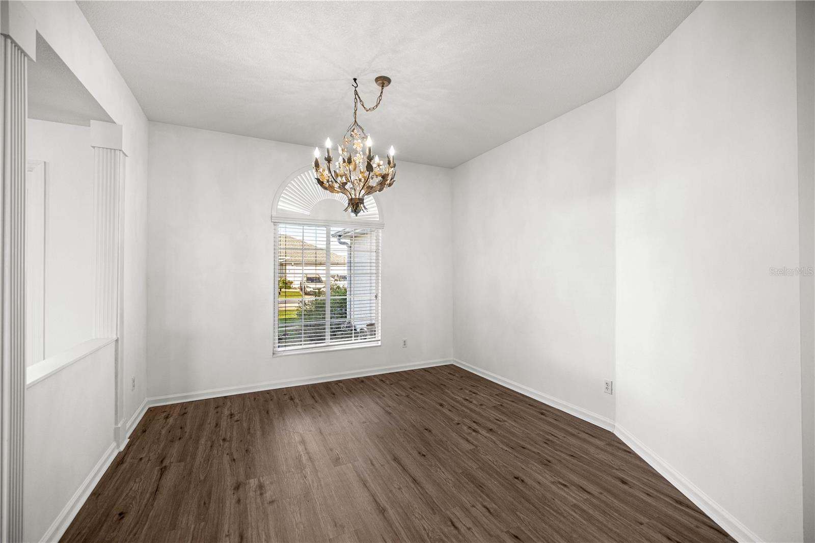 Image 13 of 42 For 5656 25th Loop