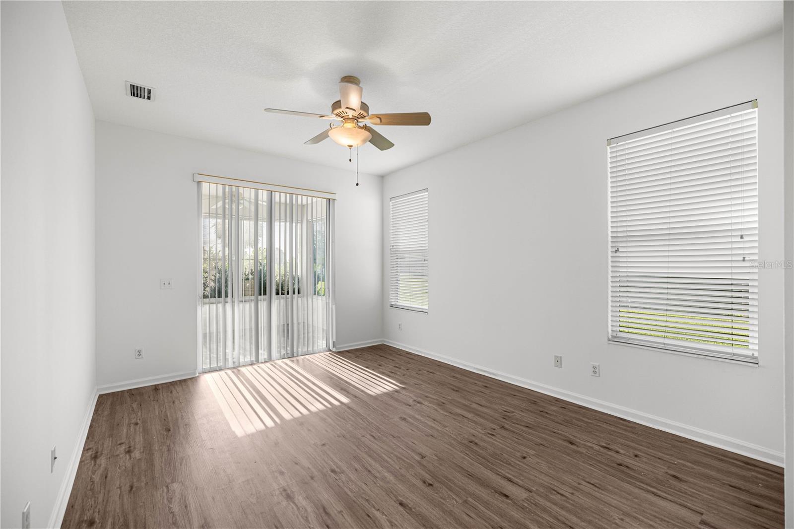 Image 19 of 42 For 5656 25th Loop