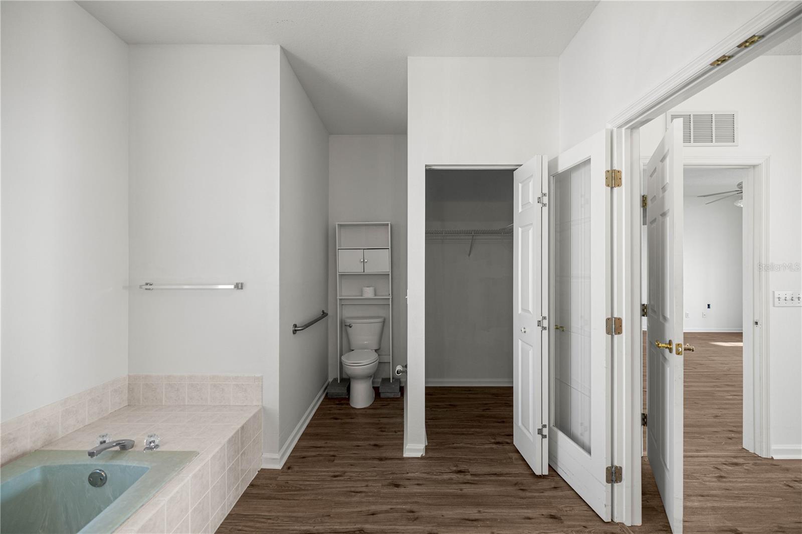 Image 22 of 42 For 5656 25th Loop