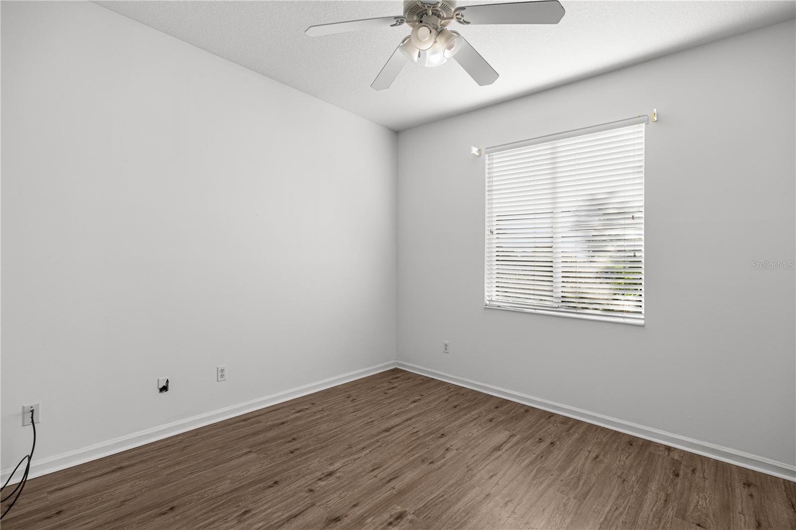 Image 23 of 42 For 5656 25th Loop