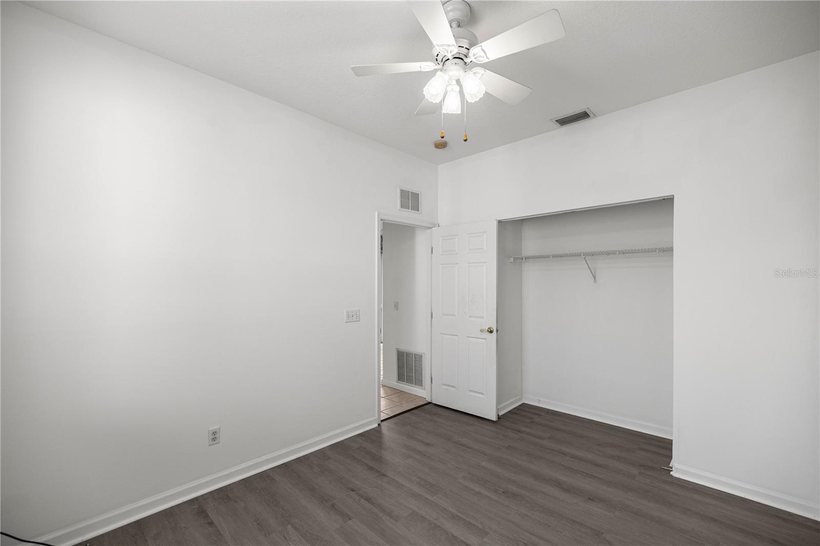 Image 28 of 42 For 5656 25th Loop