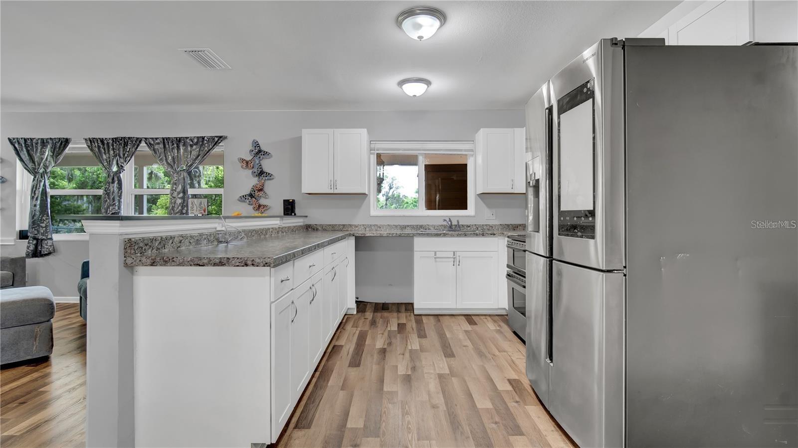 Image 10 of 39 For 401 Pine Avenue