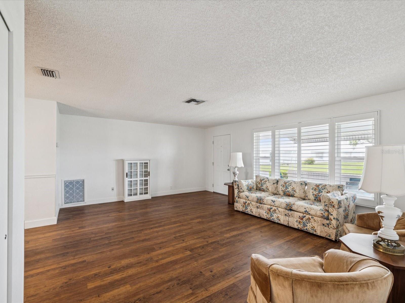 Listing photo id 8 for 9125 35th Way N