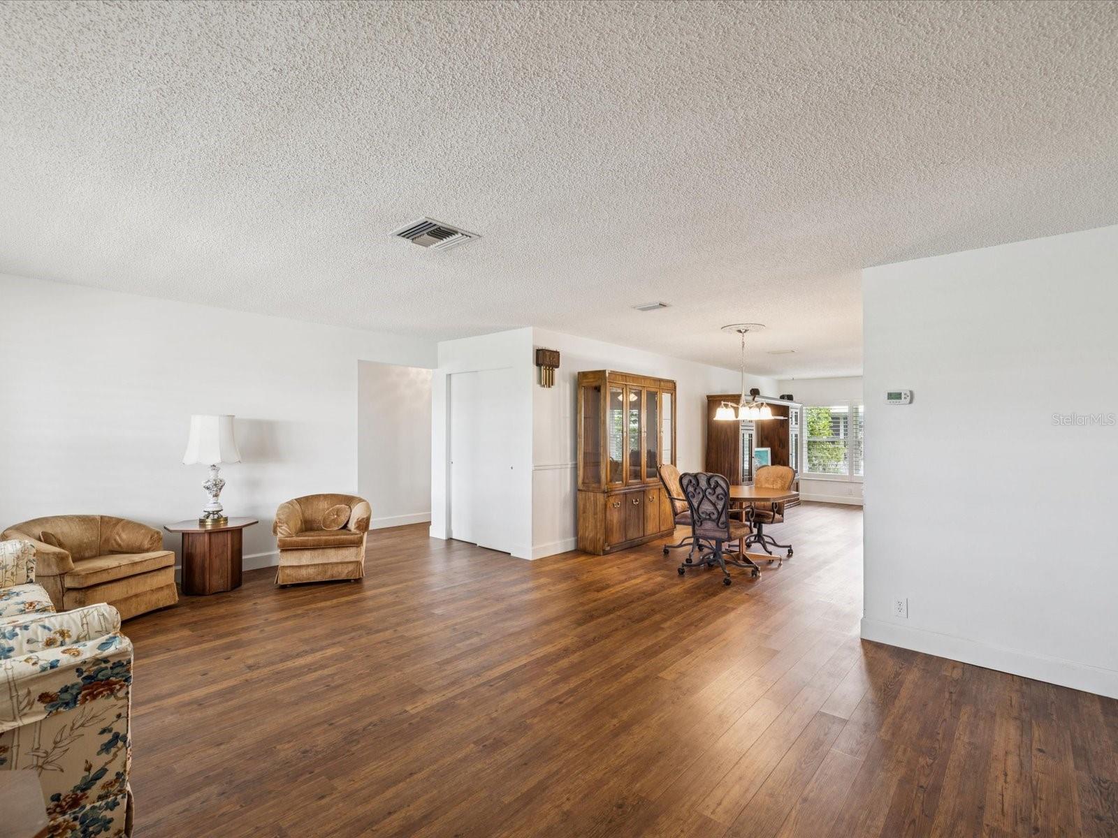 Listing photo id 10 for 9125 35th Way N