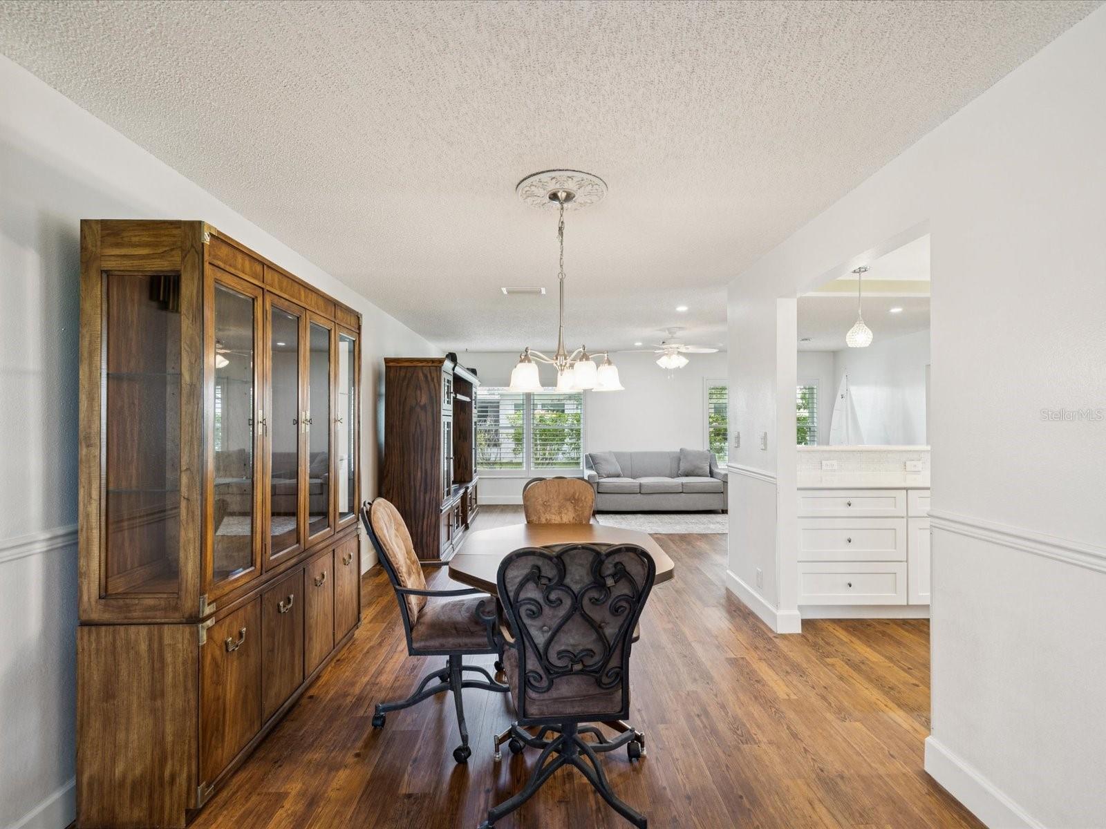 Listing photo id 11 for 9125 35th Way N