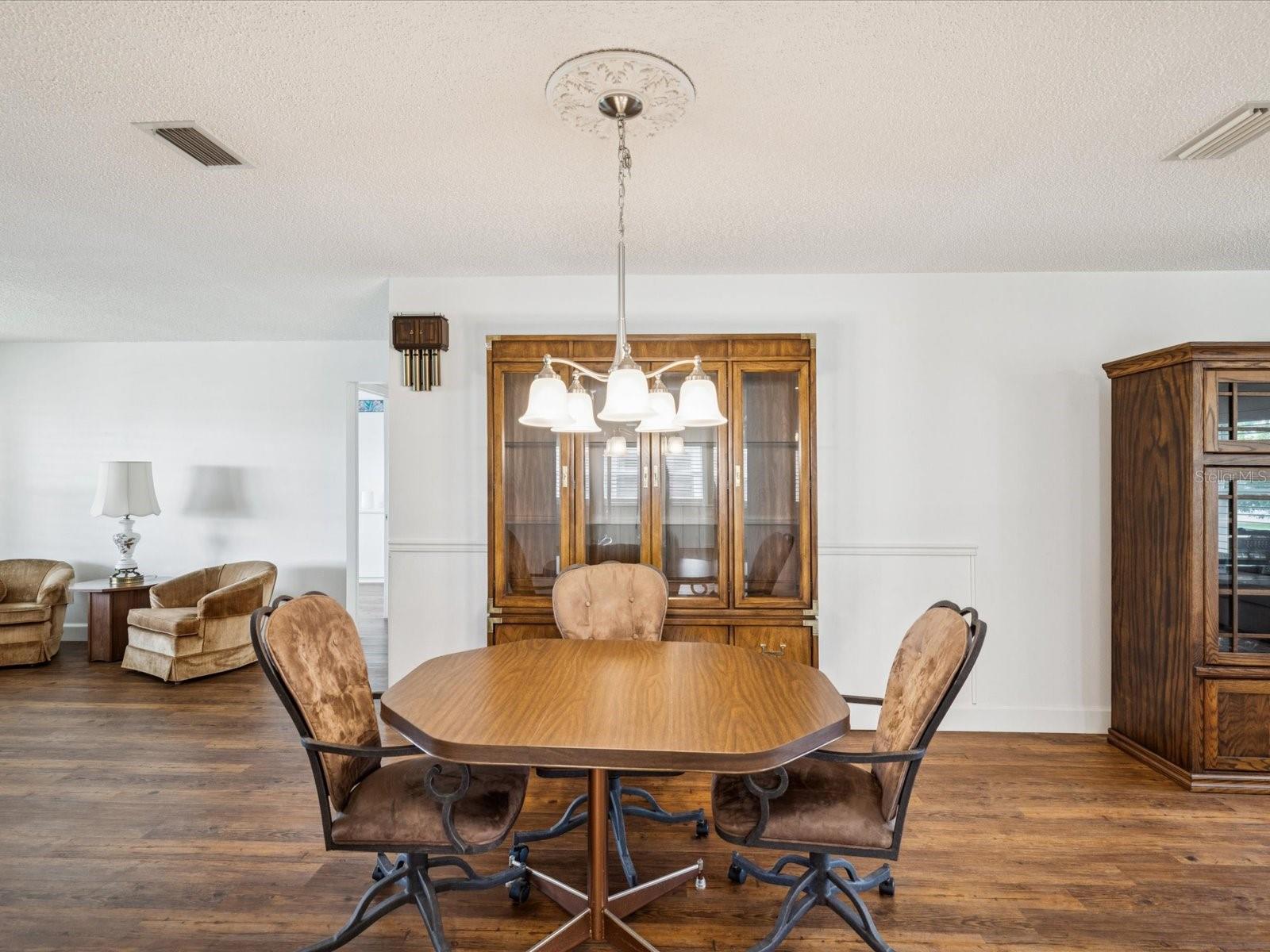 Listing photo id 13 for 9125 35th Way N