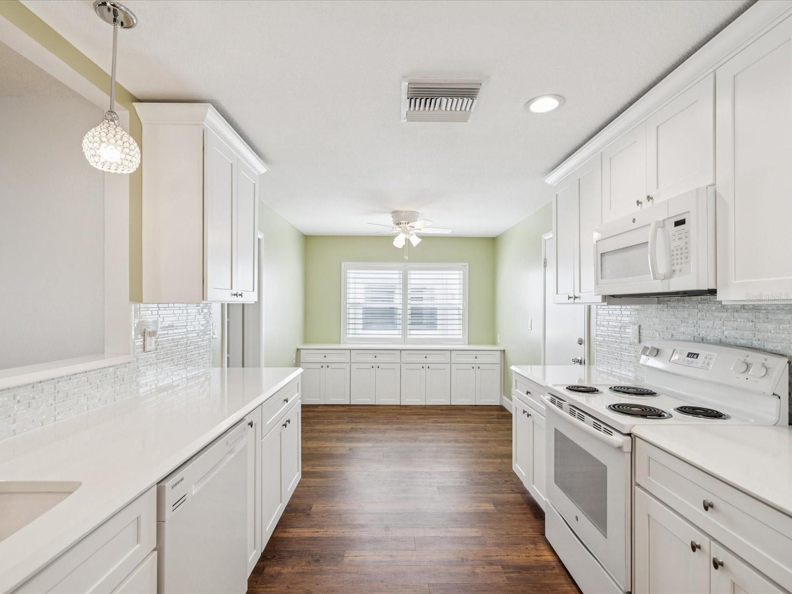 Listing photo id 14 for 9125 35th Way N